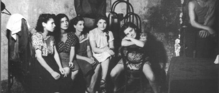 Interior_of_a_brothel_in_Naples_Italy_1945_1_-_Five_prostitutes_waiting_for_customers